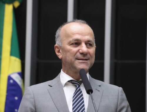 Aprovado projeto do deputado Helder que estabelece punição às escolas que negarem matrícula a alunos por discriminação